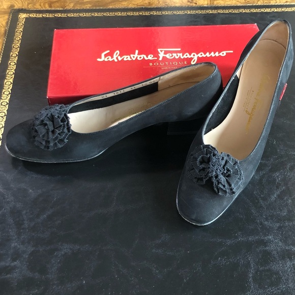 Salvatore Ferragamo FARFALLA NERO NABUCK Size 7 1/2 AA - Picture 8 of 15